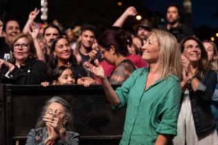 Carolina Cosse en los festejos en el escenario de Av. Libertador por los 300 años de Montevideo