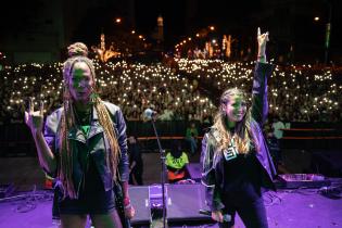 Festejos en el escenario de Av. Libertador por los 300 años de Montevideo