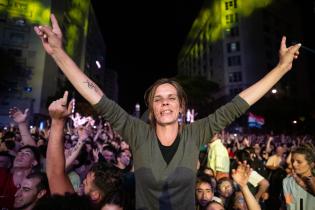 Festejos en el escenario de Av. Libertador por los 300 años de Montevideo