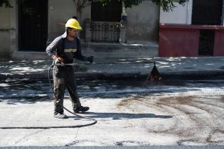 Trabajos en calle Isla de Flores por Desfile de Llamadas 2024