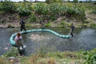 Instalación de biobardas en Arroyo Chacarita de los Padres y Av. Punta de Rieles Instalación de biobardas en Arroyo Chacarita de los Padres y Av. Punta de Rieles