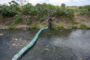 Instalación de biobardas en Arroyo Chacarita de los Padres y Av. Punta de Rieles Instalación de biobardas en Arroyo Chacarita de los Padres y Av. Punta de Rieles