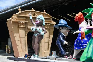 Directora de cultura María Inés Obaldía participa de los preparativos del carro alegórico de carnaval