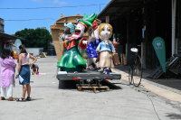 Directora de cultura María Inés Obaldía participa de los preparativos del carro alegórico de carnaval