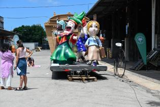 Directora de cultura María Inés Obaldía participa de los preparativos del carro alegórico de carnaval Directora de cultura María Inés Obaldía participa de los preparativos del carro alegórico de carnaval