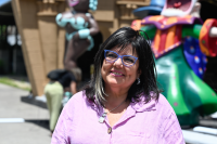 Directora de cultura María Inés Obaldía participa de los preparativos del carro alegórico de carnaval