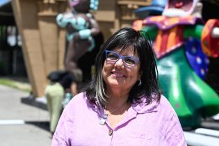 Directora de cultura María Inés Obaldía participa de los preparativos del carro alegórico de carnaval Directora de cultura María Inés Obaldía participa de los preparativos del carro alegórico de carnaval