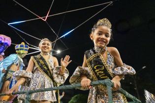  Imperio preto e branco en el Desfile de Escuelas de Samba