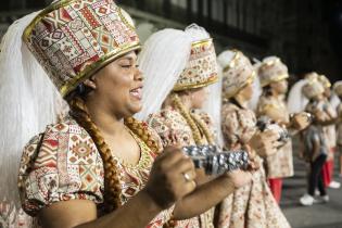  Imperio preto e branco en el Desfile de Escuelas de Samba