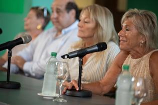 Intendenta de Montevideo Carolina Cosse, participa de la firma de documento de compra para el nuevo edificio de EMAD Intendenta de Montevideo Carolina Cosse, participa de la firma de documento de compra para el nuevo edificio de EMAD