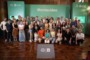 Carolina Cosse, María Inés Obaldía ,Federico Graña y Olga Otegui participan de la firma de documento de compra para el nuevo edificio de EMAD