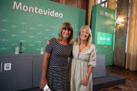 Carolina Cosse y Olga Otegui en la firma del documento de compra para el nuevo edificio de EMAD