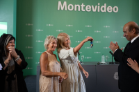 Carolina Cosse y María Inés Obaldía  participan de la firma de documento de compra para el nuevo edificio de EMAD