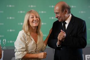 Intendenta de Montevideo Carolina Cosse, participa de la firma de documento de compra para el nuevo edificio de EMAD Intendenta de Montevideo Carolina Cosse, participa de la firma de documento de compra para el nuevo edificio de EMAD