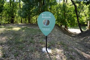 Instalación de cartel de biobarda en el Museo y Parque Fernando García