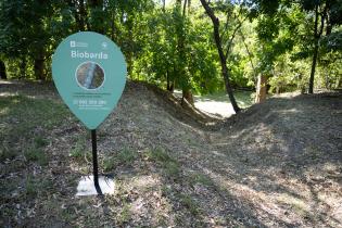 Instalación de cartel de biobarda en el Museo y Parque Fernando García