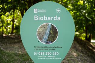 Instalación de cartel de biobarda en el Museo y Parque Fernando García