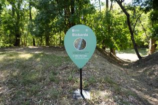 Instalación de cartel de biobarda en el Museo y Parque Fernando García