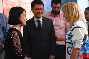 Carolina Cosse, participa de la firma de comodato con la Asociación Civil Casa del Departamento 20, para la creación del espacio «Montevideo al mundo» Carolina Cosse, participa de la firma de comodato con la Asociación Civil Casa del Departamento 20, para la creación del espacio «Montevideo al mundo»