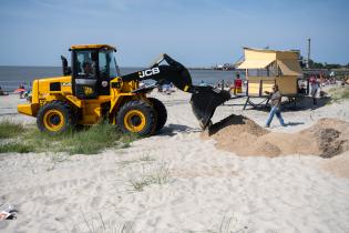 Colocación de duna en Playa del Cerro