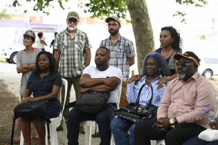 Visita de delegación de gobierno de Angola al Caserío de los Negros