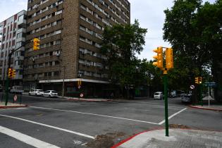 Nuevo semáforo en el cruce de Av. Gral. Rondeau y Francisco Caraballo Nuevo semáforo en el cruce de Av. Gral. Rondeau y Francisco Caraballo