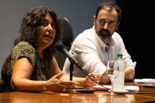 Solana Quesada en la presentación de los primeros resultados del funcionamiento de la Línea de escucha para hombres Solana Quesada en la presentación de los primeros resultados del funcionamiento de la Línea de escucha para hombres