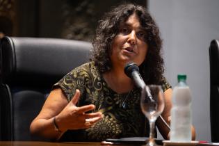 Solana Quesada en la presentación de los primeros resultados del funcionamiento de la Línea de escucha para hombres Solana Quesada en la presentación de los primeros resultados del funcionamiento de la Línea de escucha para hombres