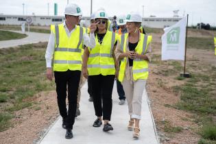 Carolina Cosse y Guillermo Moncecchi participan de recorrida por estación de transferencia de residuos sólidos