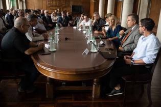 Intendenta de Montevideo Carolina Cosse participa de la presentación del fideicomiso para nueva flota de ómnibus eléctricos 