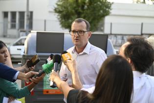 Presentación de contenedores metálicos para residuos mezclados en el barrio La Teja. Presentación de contenedores metálicos para residuos mezclados en el barrio La Teja.