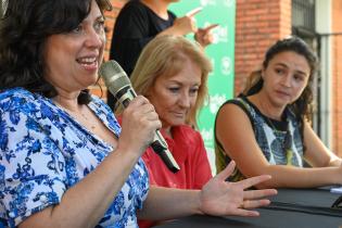 Intendenta de Montevideo Carolina Cosse en la inauguración de cursos de ingles en CEDEL Casavalle