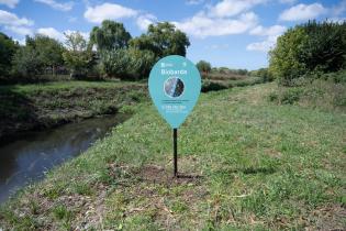 Colocación de cartel de biobardas en Arroyo Pantanoso y Luis Batlle Berres