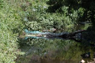 Colocación de cartel de biobardas en cañada Las Canteras