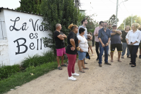 Recorrida de la Intendenta Carolina Cosse por obras del programa ABC+ Barrios en Villa Camila