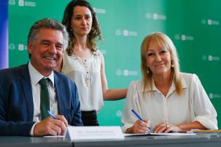 Intendenta Carolina Cosse firma convenio con Ministerio de ambiente para la construcción de Planta de Valorización de Orgánicos para producir alimento porcino ,  22 de febrero de 2024