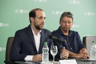 Intendenta Carolina Cosse realiza presentación de buses eléctricos para turismo Intendenta Carolina Cosse realiza presentación de buses eléctricos para turismo