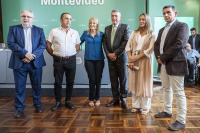 Intendenta Carolina Cosse realiza presentación de buses eléctricos para turismo 