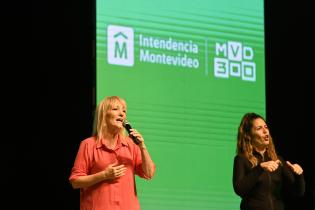 Intendenta de Montevideo Carolina Cosse en la presentación del proyecto Late la Rambla en el teatro de Verano