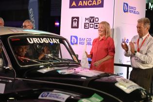 Intendenta Carolina Cosse participa de la largada simbólica de la 20° edición del Gran Premio del Uruguay 19 Capitales Histórico Intendenta Carolina Cosse participa de la largada simbólica de la 20° edición del Gran Premio del Uruguay 19 Capitales Histórico