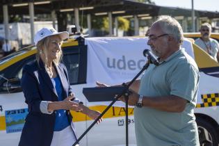 Intendenta de Montevideo Carolina Cosse, participa de la presentación de 10 taxis eléctricos en la terminal del Cerro 