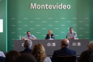 Carolina Cosse, Pablo Inthamoussu y Pablo Menoni en la presentación de nueva tecnología para máquinas expendedoras de boletos Carolina Cosse, Pablo Inthamoussu y Pablo Menoni en la presentación de nueva tecnología para máquinas expendedoras de boletos