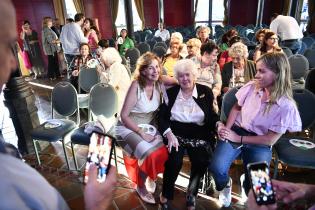 Ceremonia de declaración de Ciudadana Ilustre de Montevideo a la artista plástica Linda Kohen