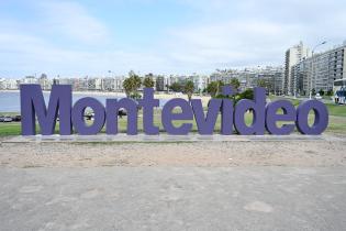 Intervención en cartel Montevideo en el marco de Marzo Mes de las Mujeres