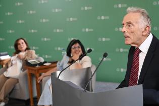 Directora de Cultura María Inés Obaldía participa de la declaración de Visitante Ilustre de Montevideo a Peter Burkey María Lucía García Pallares-Burke