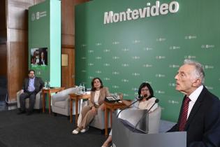 Declaración de Visitante Ilustre de Montevideo a Peter Burkey María Lucía García Pallares-Burke Declaración de Visitante Ilustre de Montevideo a Peter Burkey María Lucía García Pallares-Burke
