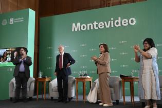 Declaración de Visitante Ilustre de Montevideo a Peter Burkey María Lucía García Pallares-Burke Declaración de Visitante Ilustre de Montevideo a Peter Burkey María Lucía García Pallares-Burke