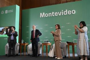 Declaración de Visitante Ilustre de Montevideo a Peter Burkey María Lucía García Pallares-Burke