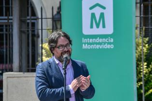 Colocación de placa en homenaje a Juana de Ibarbourou Colocación de placa en homenaje a Juana de Ibarbourou