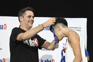 Federico Graña, en la entrega de premios de la final del torneo Jr. NBA en Antel Arena Federico Graña, en la entrega de premios de la final del torneo Jr. NBA en Antel Arena